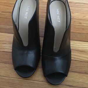 EUC Nine West peep toe heels black